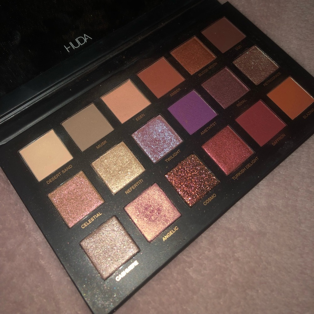 Huda Beauty- Desert Dusk Palette